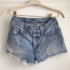 Levi 501 cutoffs